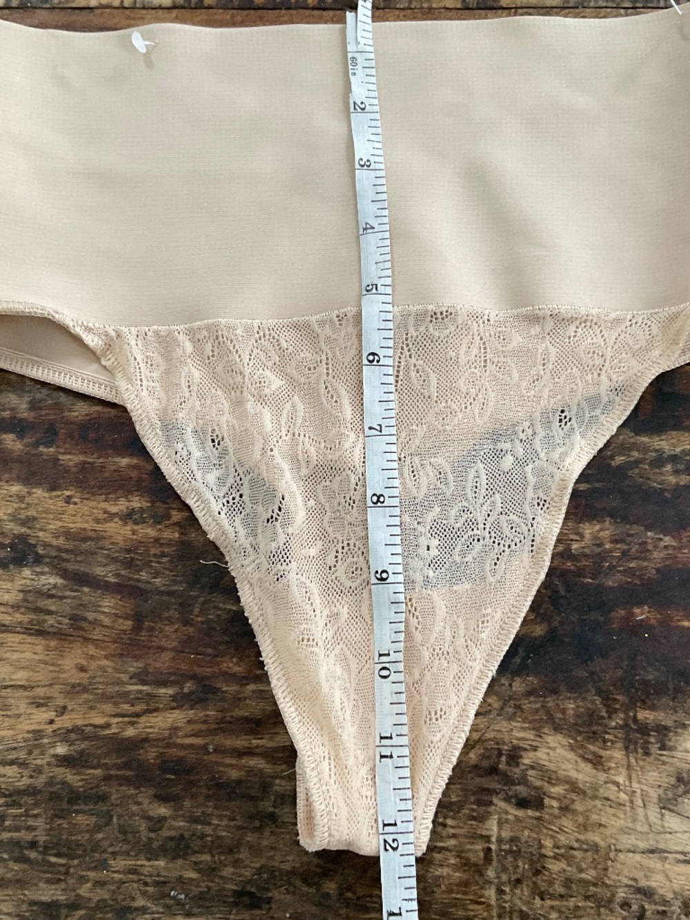 Maidenform new pantys. Nude,M.